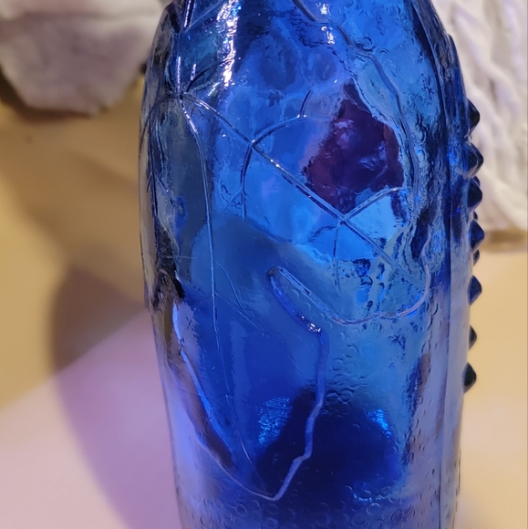 Cobalt Blue Vintage wine bottle with grapes - Picture 4 of 7